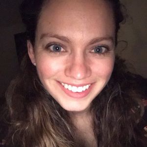 Meet your Posher, Caitlin